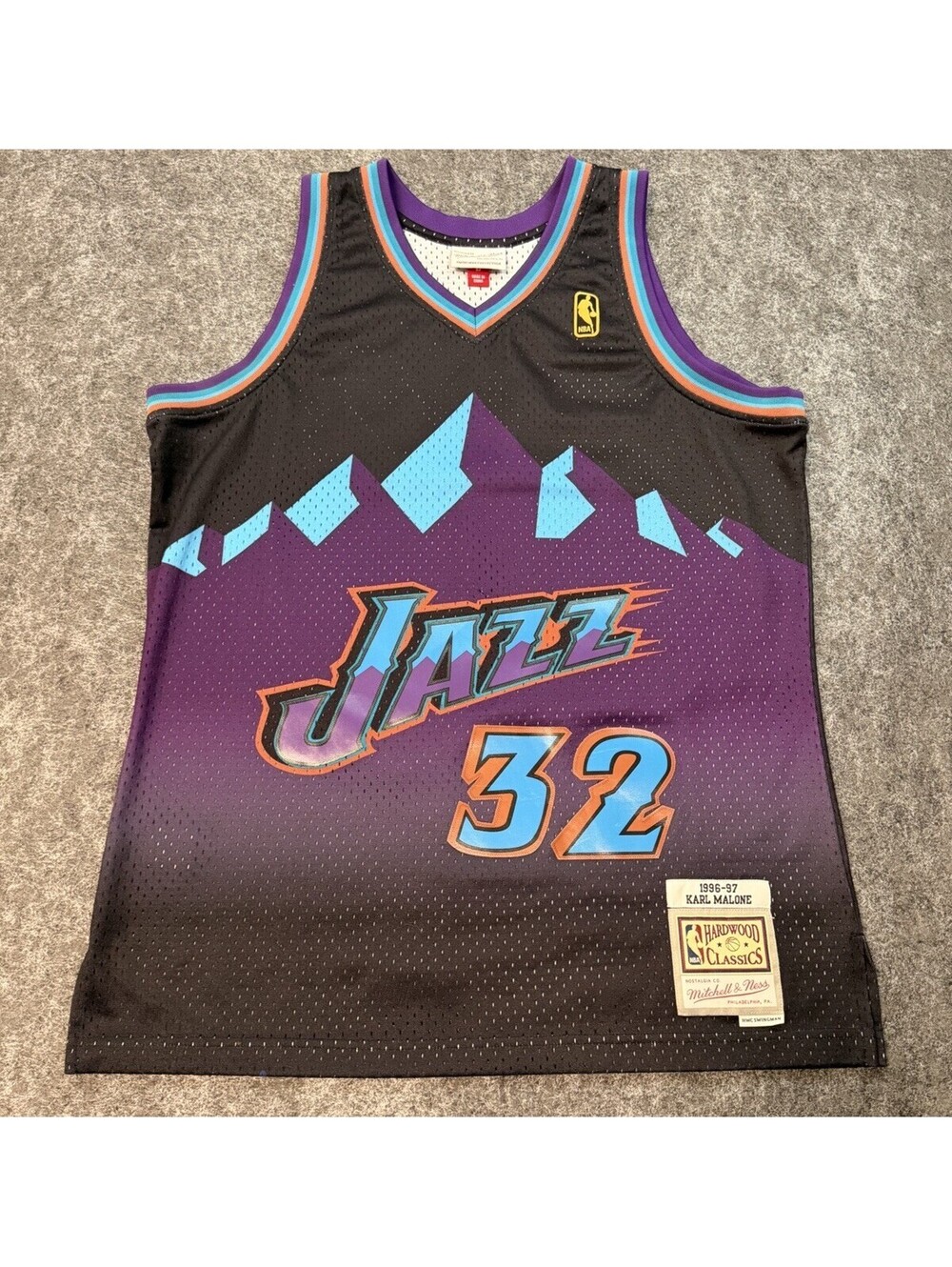 Mitchell & Ness Karl Malone #32 Utah Jazz 1996-97 Swingman Jersey Men’s M
